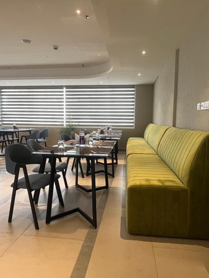 Kochi Presidency Airport Hotel מראה חיצוני תמונה