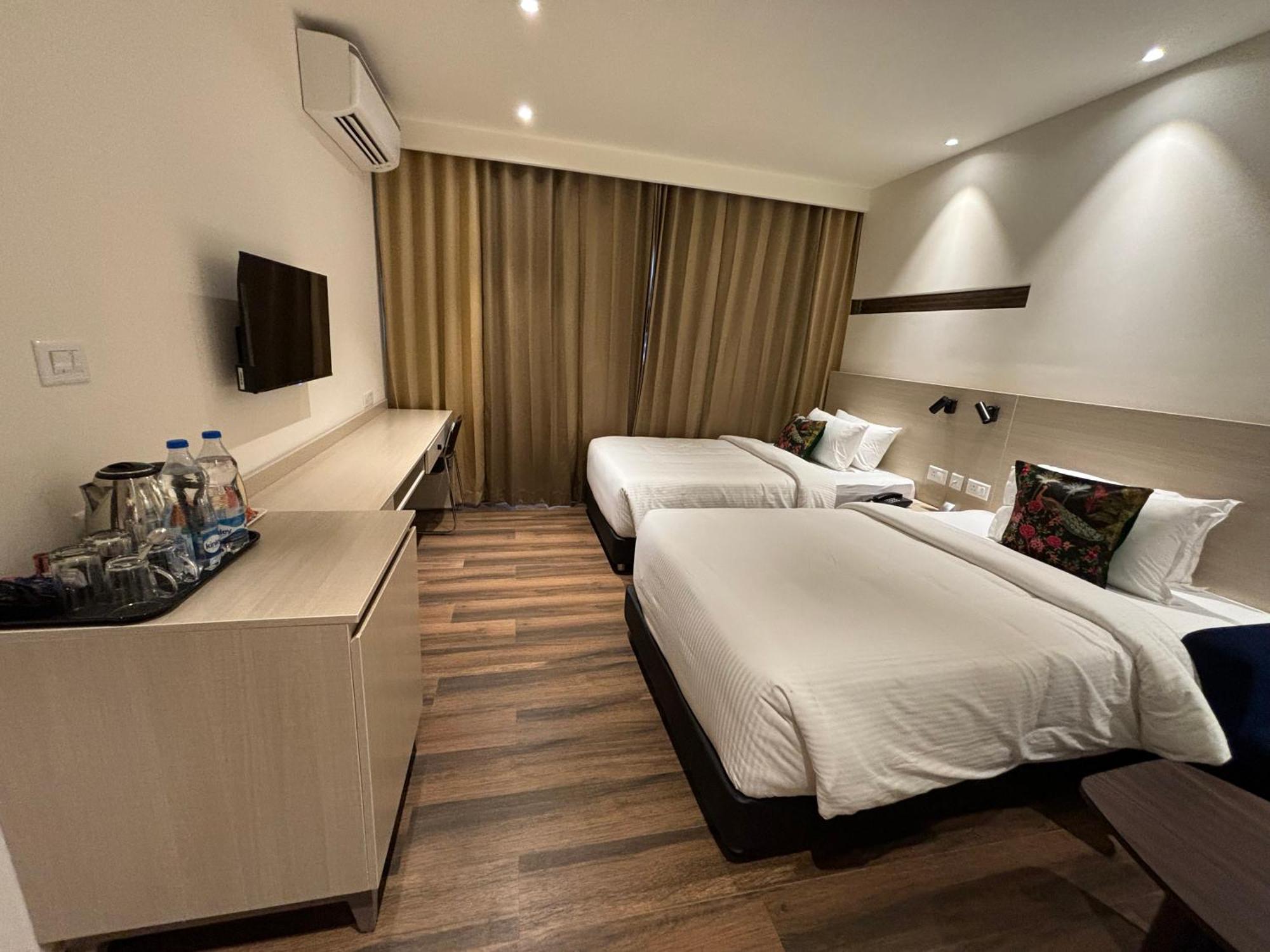 Kochi Presidency Airport Hotel מראה חיצוני תמונה